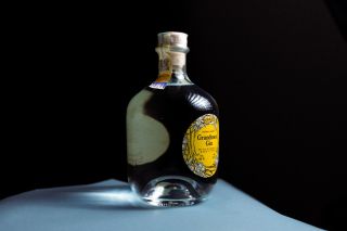 Ponešický Citrusový Gin je to pravé letní osvěžení ☀️🍸 V lahvi najdete explozivní mix citrusů – pomeranč, citron, yuzu a...